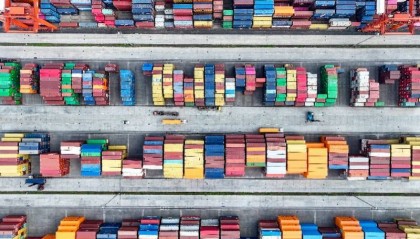 关税风暴下中国小商品贸易突围：少量多次走货，加价还有得赚