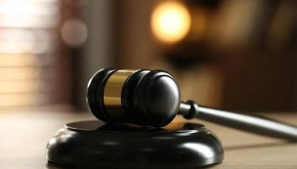 硕士男打造精英人设，5年骗取情人1100万，宁坐12年的牢全转给老婆