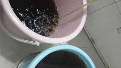 “到处都是臭的！”景德镇停水后游客称上厕所很困扰，复水后市民称放的水像“可乐”，水务公司回应