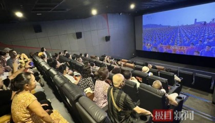 成都影院免费开放让市民观看阅兵，报名人数超过预期临时增加影厅