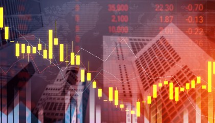 特朗普暴击三连：关税乱局、养老金炒币、逼宫英特尔CEO！