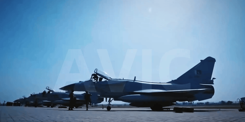 中国战机巴黎吸睛，歼-35A首飞海外！