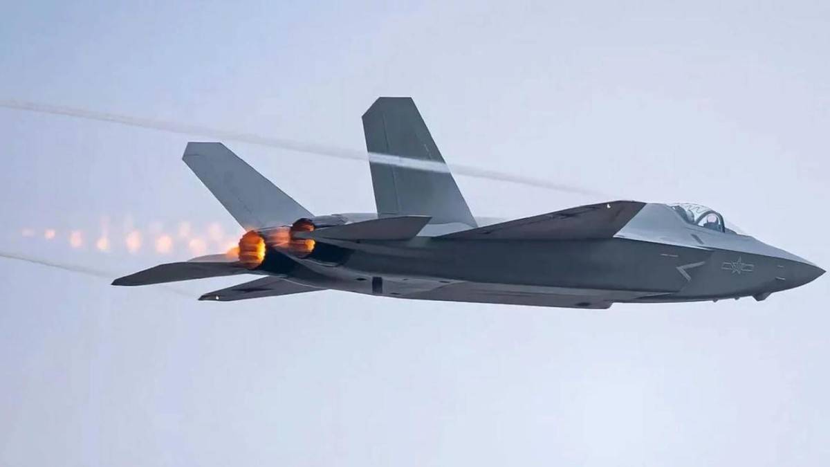 一支新的歼-20旅部署在海南岛，交付数量超美军2倍，彻底碾压F-35