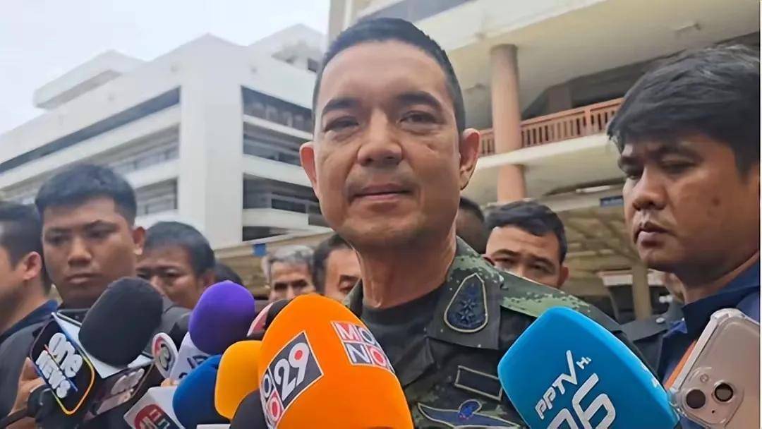 邀47国武官见证，佩通坦抓到洪森破绽，能否打一场漂亮翻身仗？