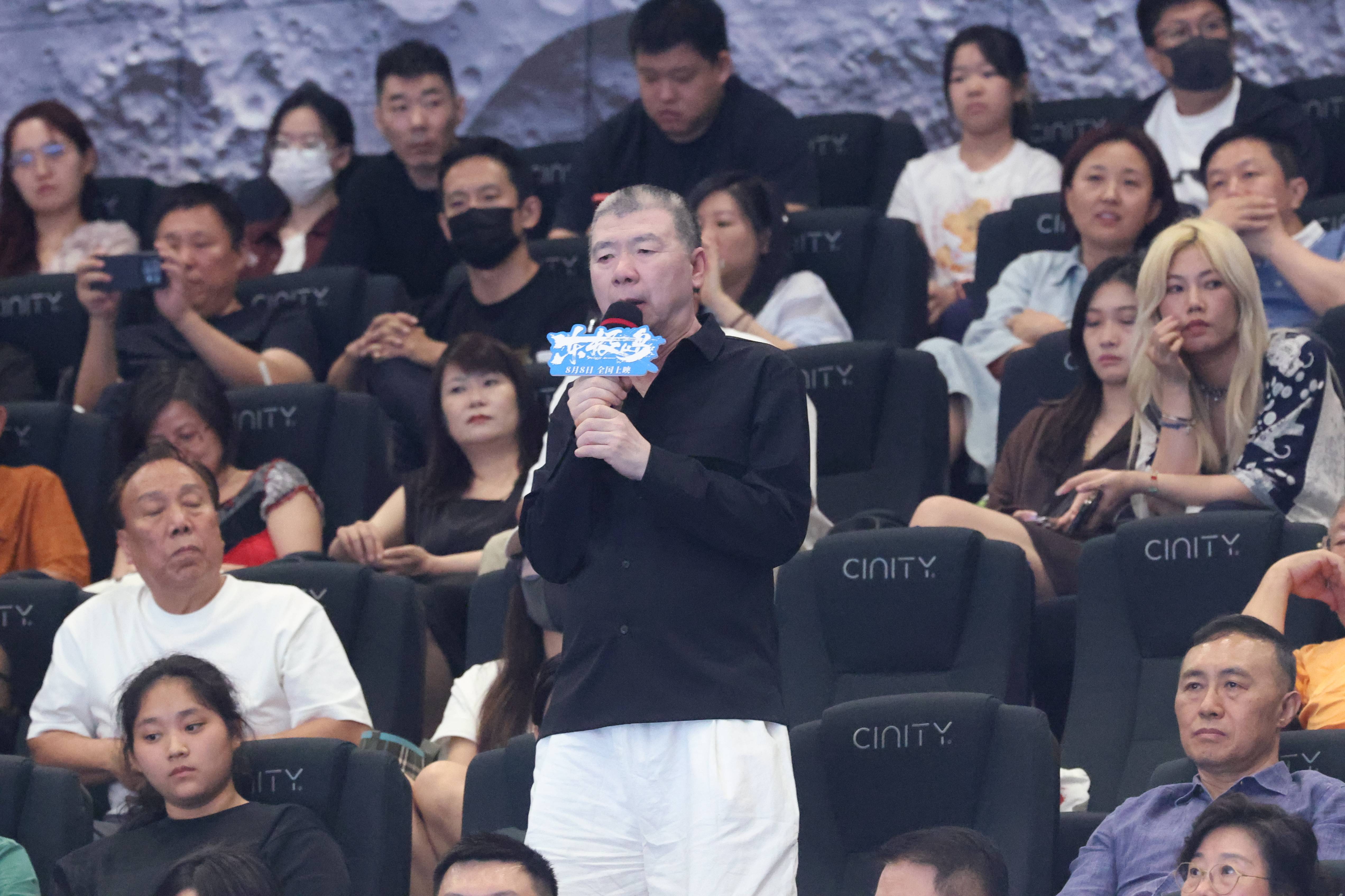 冯小刚评价管虎《东极岛》:是给中国人长脸的一部电影