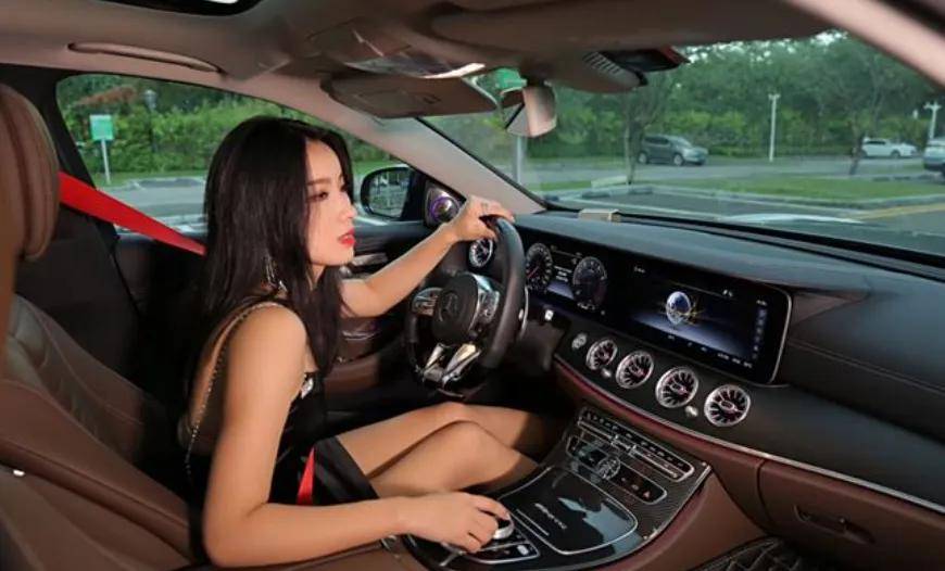 奔驰，净利暴跌69%！