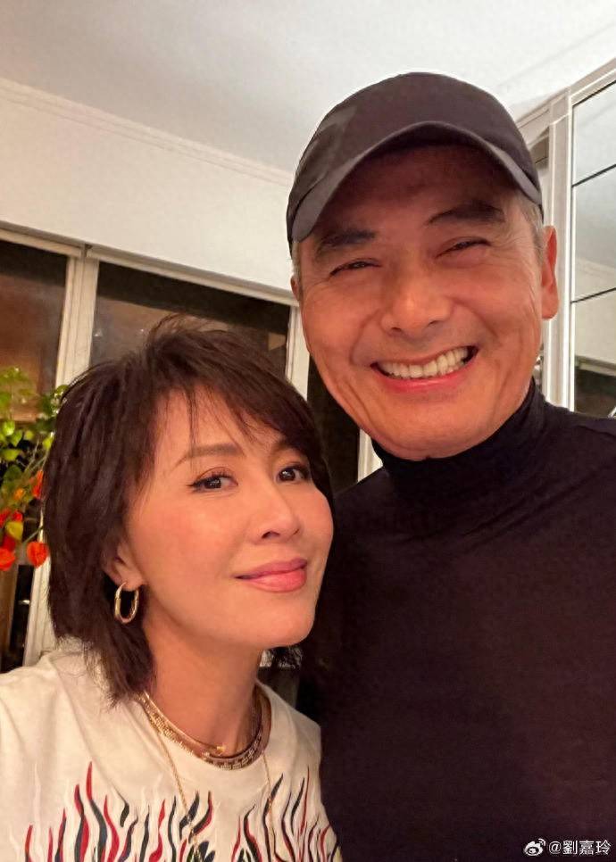刘嘉玲晒周润发拍的梁朝伟，网友：法拉利镜头里的法拉利