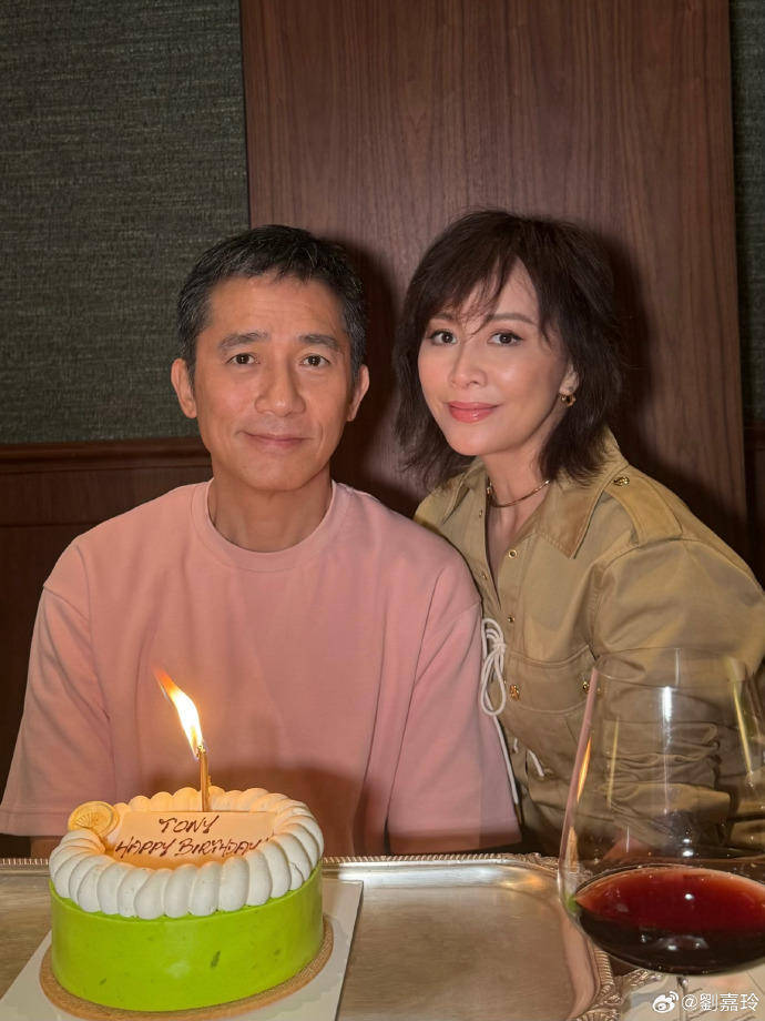 刘嘉玲晒周润发拍的梁朝伟，网友：法拉利镜头里的法拉利