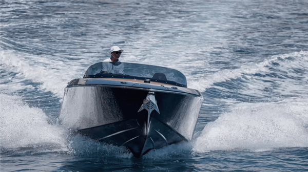 保时捷跨界下海！保时捷电动艇92km/h刷新海上速度记录