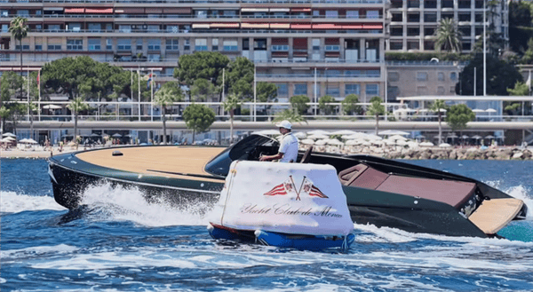 保时捷跨界下海！保时捷电动艇92km/h刷新海上速度记录