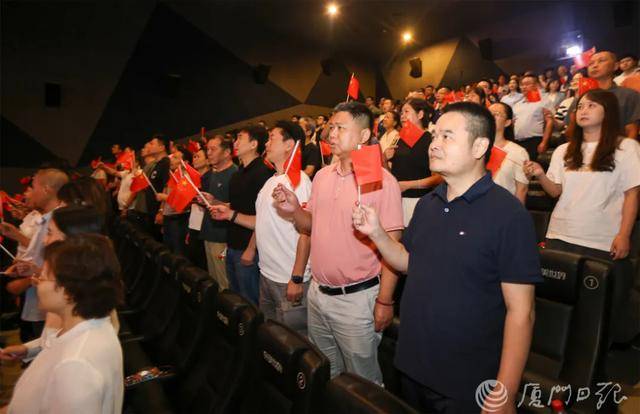 “直击心灵的震撼！”厦门市民群众走入影院，身临其境观礼阅兵式