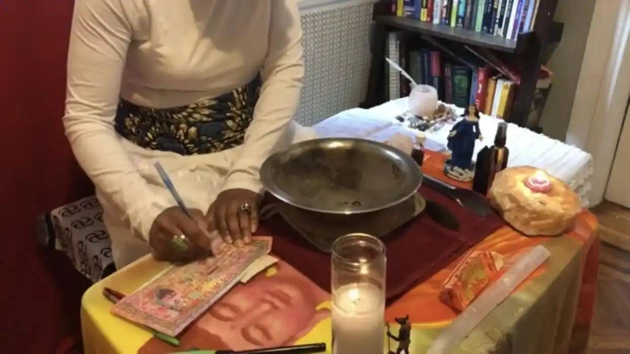 中国冥币海外爆火！国内几块钱一沓，国外价格全在7到20美元，被外国网友称为“祖先币”，还有“定制款”