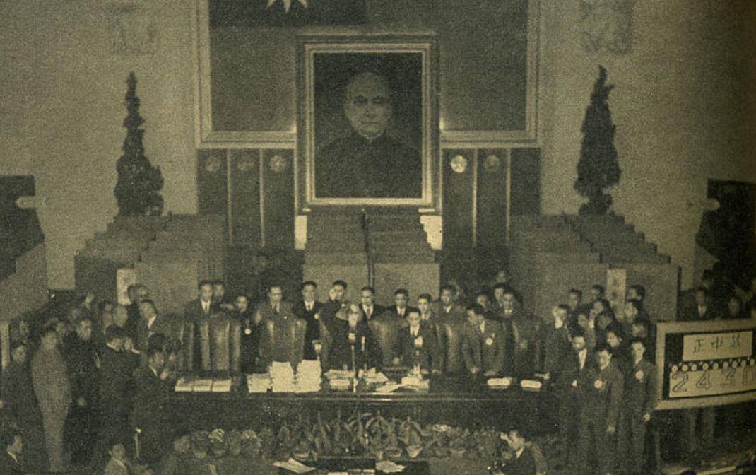 民国时期，鲁迅每月工资350块大洋，换算成人民币相当于多少钱？