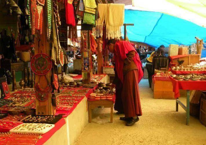 亚洲最穷国家物价曝光:在市集上,10块钱人民币能买到什么?