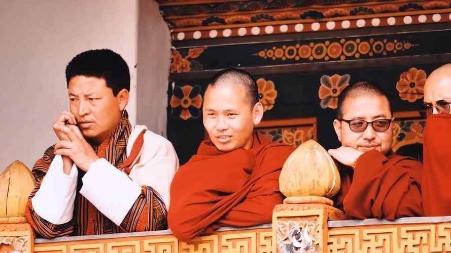 亚洲最穷国家物价曝光:在市集上,10块钱人民币能买到什么?