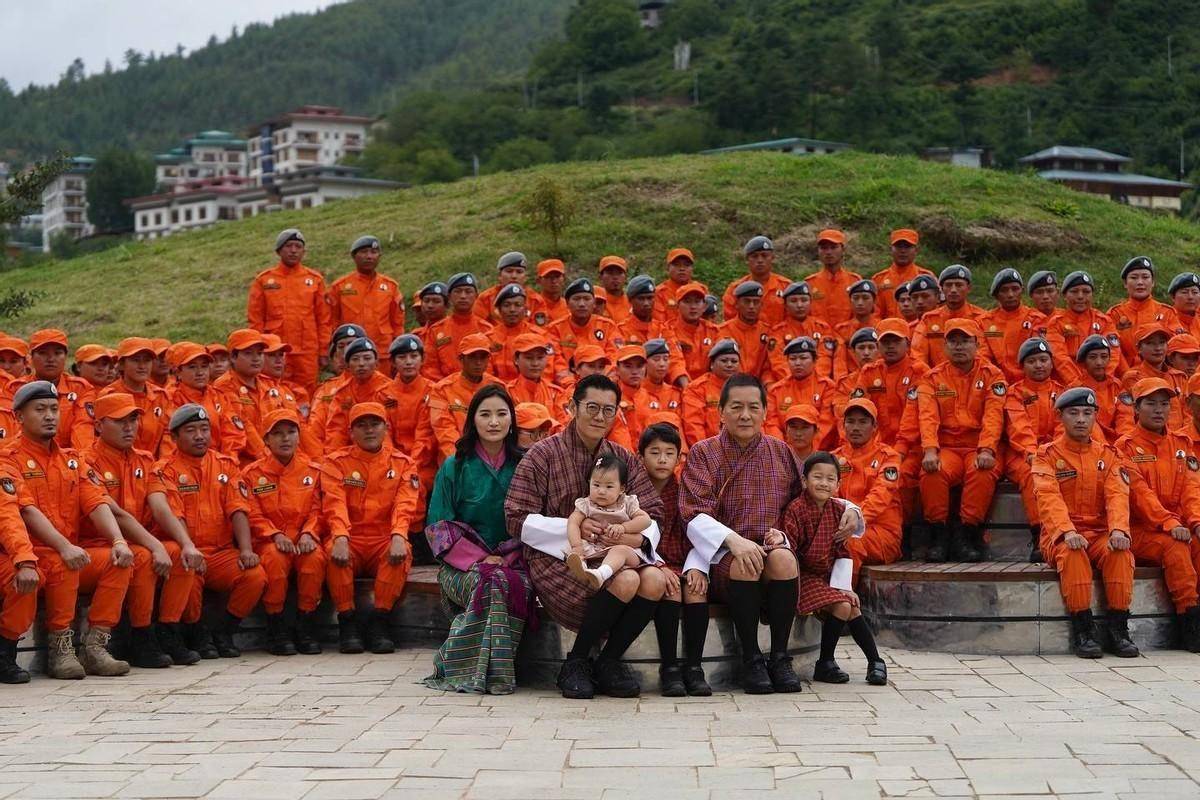 亚洲最穷国家物价曝光:在市集上,10块钱人民币能买到什么?