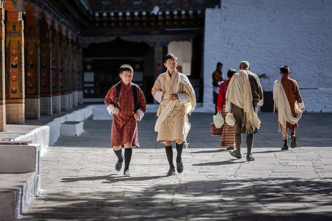 亚洲最穷国家物价曝光:在市集上,10块钱人民币能买到什么?