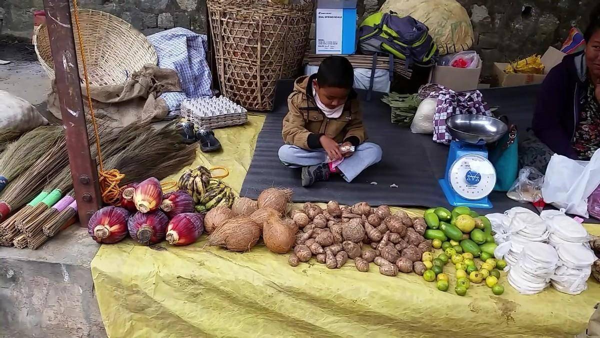 亚洲最穷国家物价曝光:在市集上,10块钱人民币能买到什么?