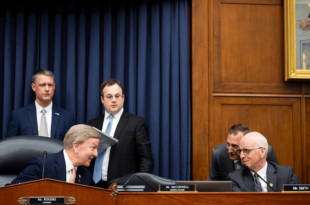 美国代表团即将访华，特朗普政府砸钱赞助，所谈话题至今严格保密