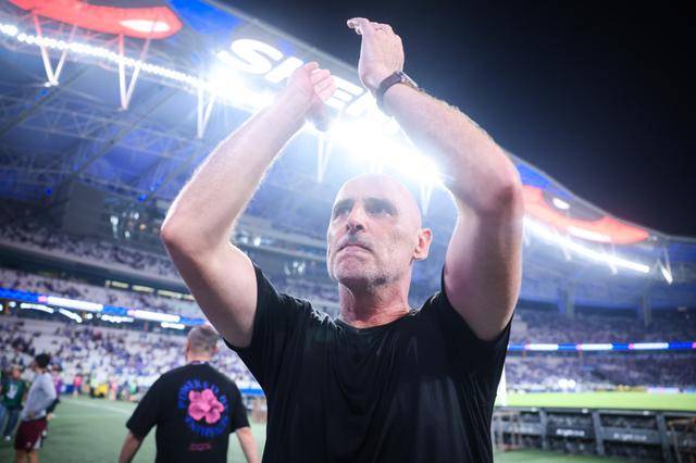 观察：当无脑进攻变身实惠足球，穆斯卡特展现战术大师功力，海港夺冠还有戏？