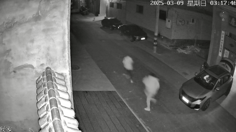 监控曝光！山西一男子因前女友拒复合持刀闯入家中，女子哥哥在家门口遇害，案件近日将开庭