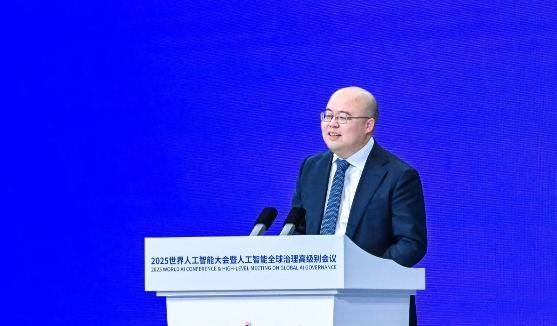 直击史上最热闹WAIC：黄牛票炒上千，参展AI模型减半，超150台人形机器人“炸场”