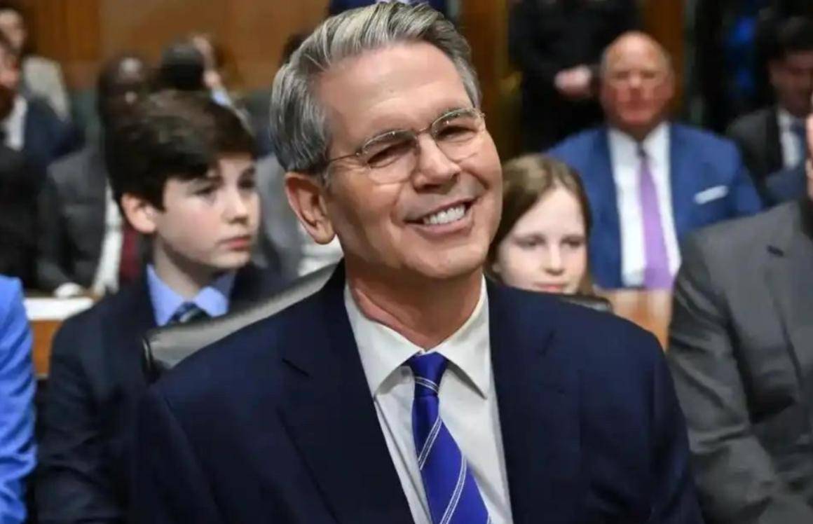 中国再抛257亿美债，美财长对人民币“夸上了”：兑换美元更强了