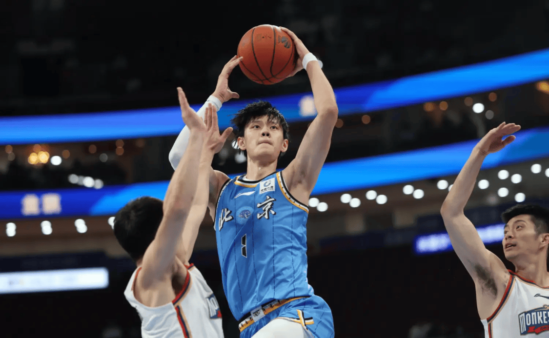 与杨瀚森上演中国德比?网记:篮网最后一个双向合同名额该给他