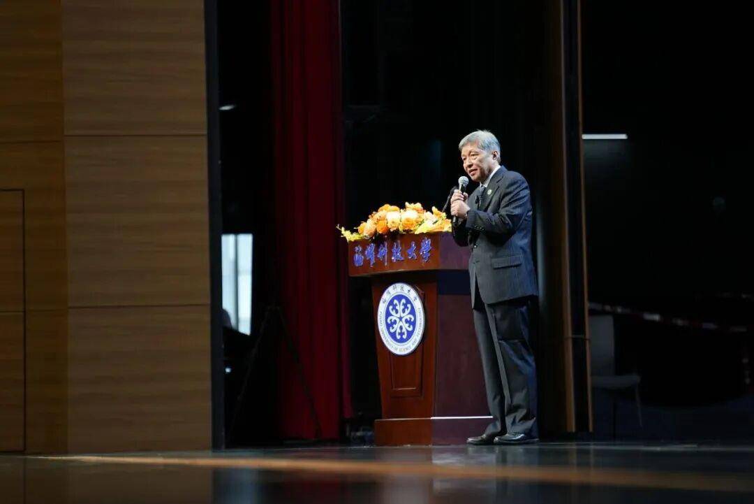 刷屏全网的开学演讲，不止是讲给大学生听