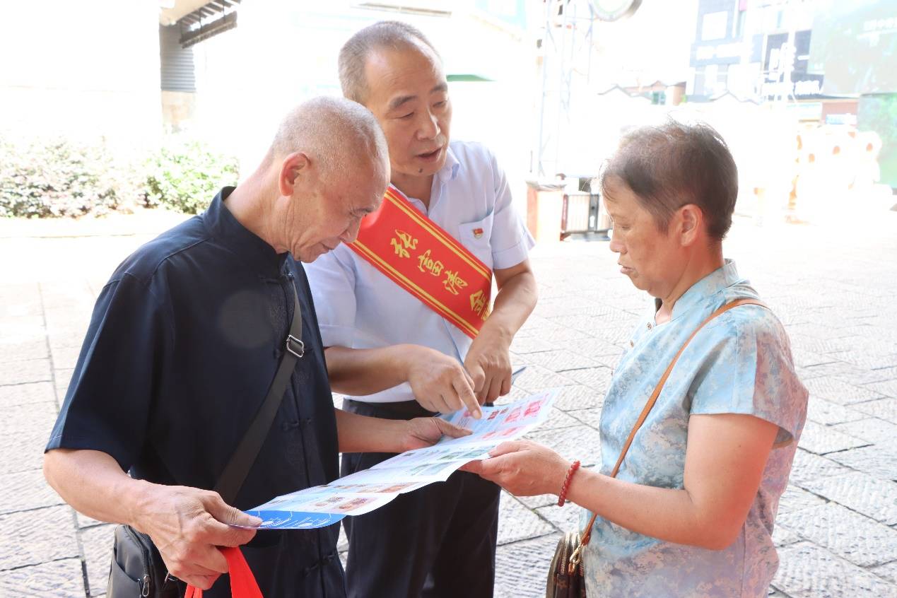 “筑牢货币安全网 守护群众钱袋子” —— 建行安顺市分行反假货币宣传之走进安顺古城景区