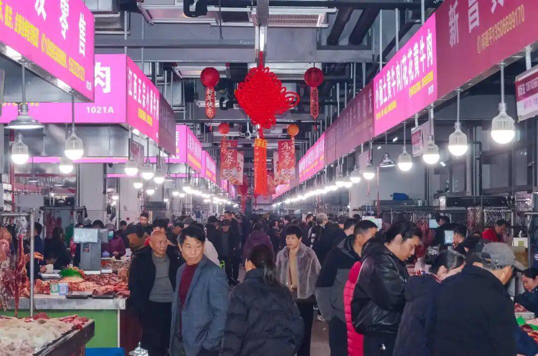 宁波这里生意火爆！有市民专程赶去买，拉杆箱装得满满当当……